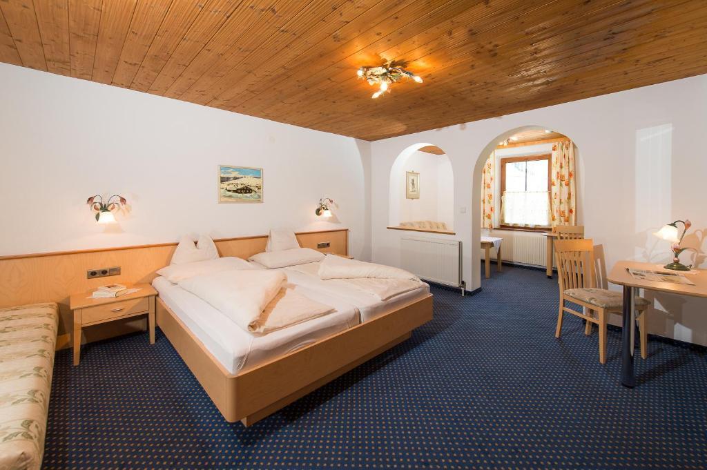 Gasthaus & Pension Alphorn Lech am Arlberg Værelse billede